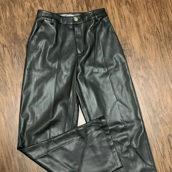 Beginning Boutique faux leather pants - Picture 5 of 14